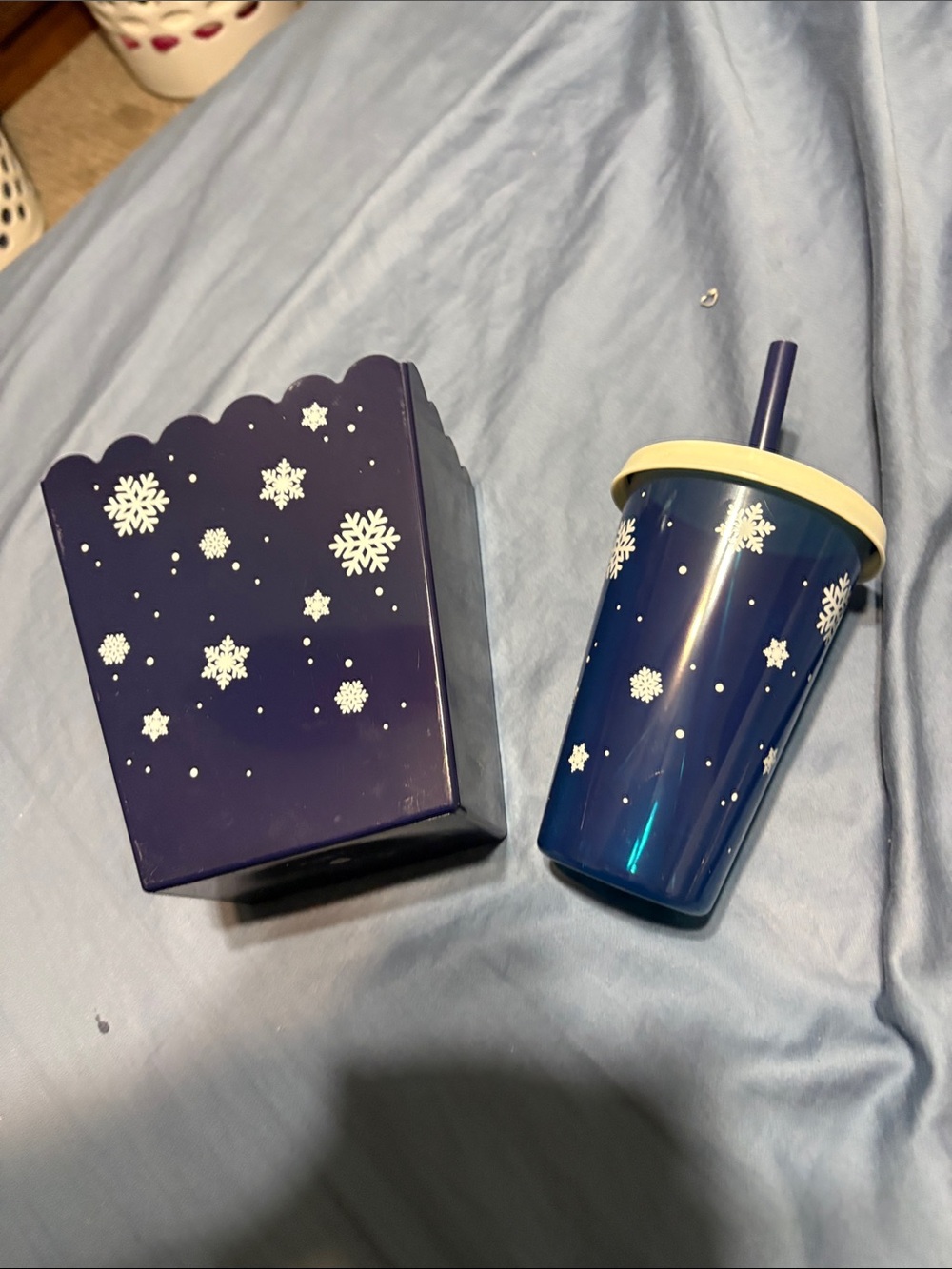 Navy Snowflake plastic Tumbler & Box Set new - Picture 8 of 8